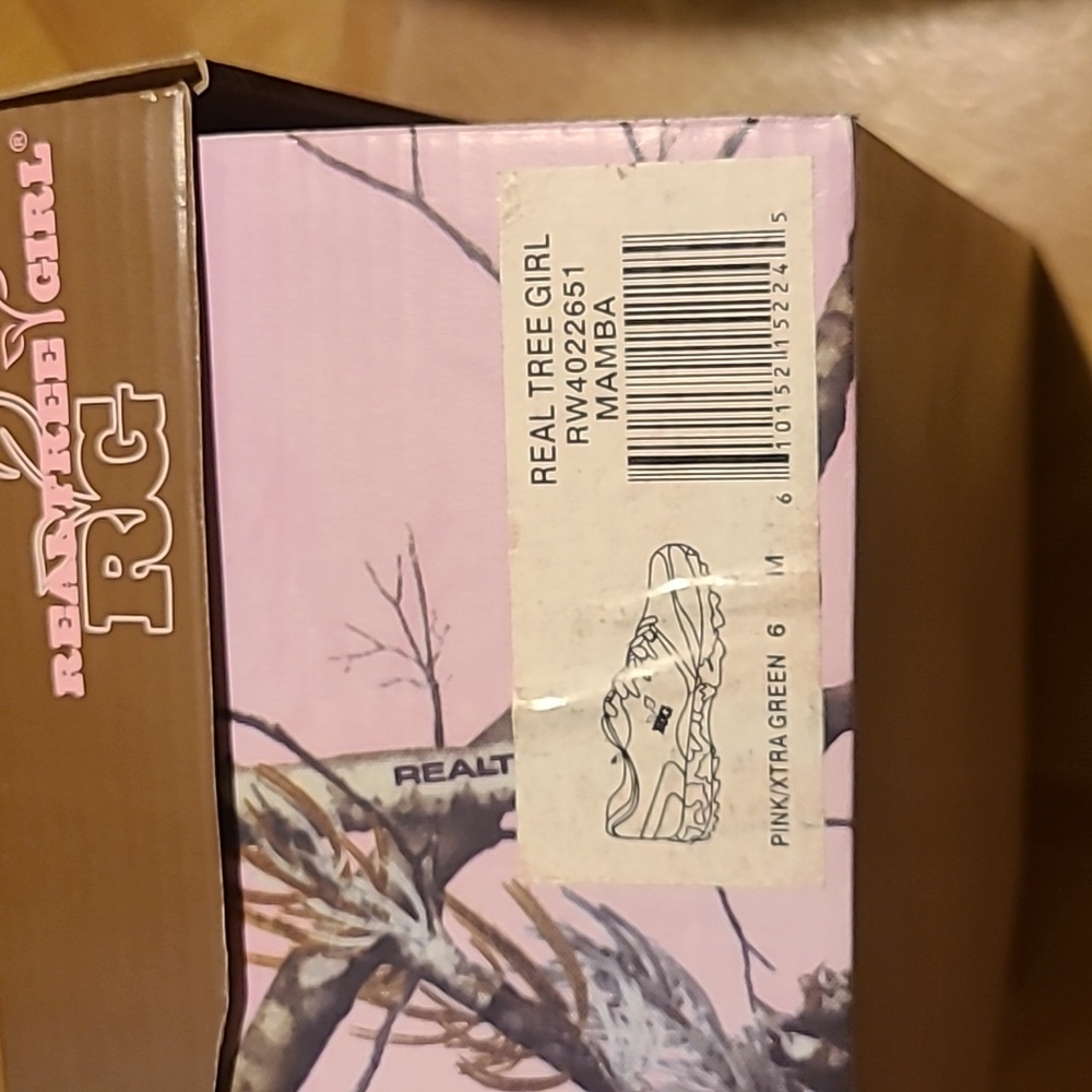 Shoe's - Picture 4 of 6